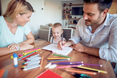 Annem ve babam onların oğlu ile çizim