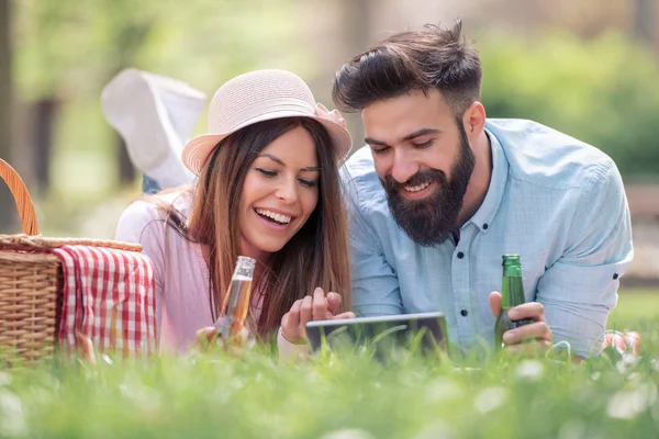 Young Loving Couple Having Picnic Park — Stock Photo, Image