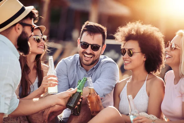 Felices Jóvenes Teniendo Fiesta Playa Vacaciones Verano Personas Amistad Diversión — Foto de Stock