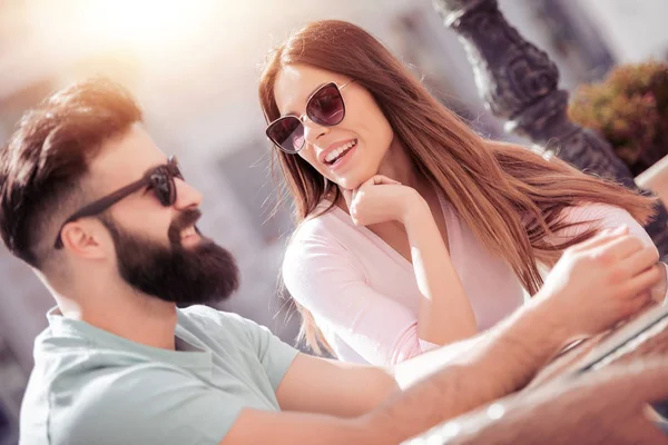 Mooi Paar Met Koffie Een Date Plezier Hebben Samen — Stockfoto