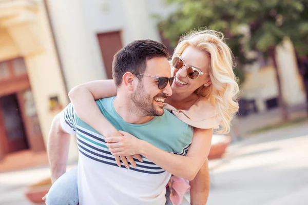 Portrait Beau Jeune Couple Amoureux Ville — Photo