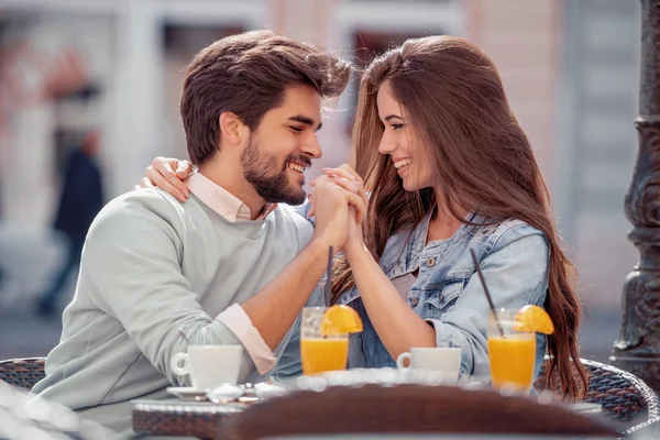 Hombre Mujer Citas Cafe Están Disfrutando Pasar Tiempo Juntos — Foto de Stock