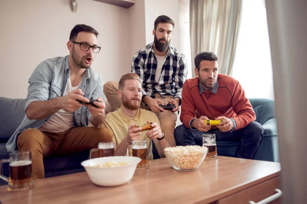 Groupe Amis Jouant Avec Des Jeux Vidéo Jeunes Assis Dans — Photo