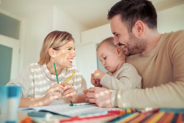 Mamá Papá Dibujando Junto Con Hijo — Foto de Stock