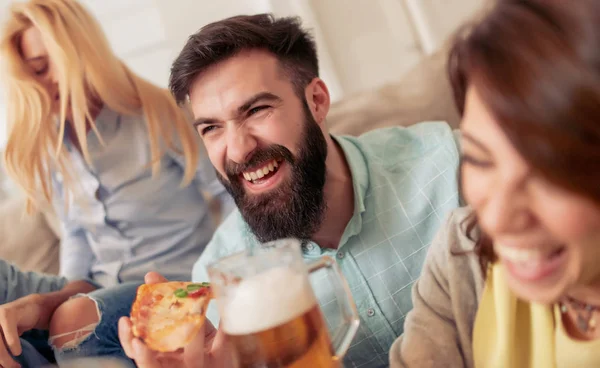 Friends Eating Pizza Home Having Great Time Together — Stock Photo, Image