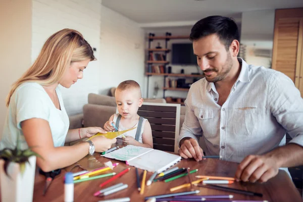 Crayons Dessin Famille Père Mère Regarde Comment Fils Dessine — Photo