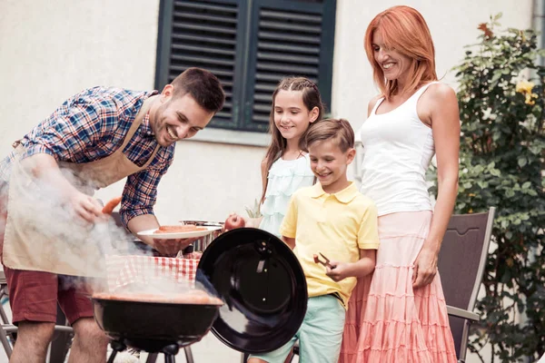Family having barbecue in garden — Stock Photo, Image
