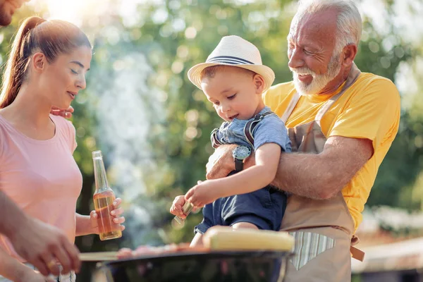 Family Barbecuing Meat Grill Sunny Day — Stock Photo, Image