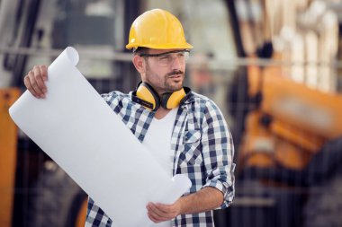 Genç mühendis portresi