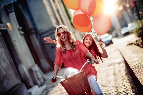 Madre Figlia Divertono Insieme Bicicletta — Foto Stock