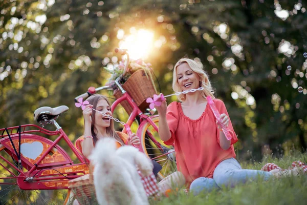 Belle Mère Fille Passer Bon Moment Dans Parc — Photo