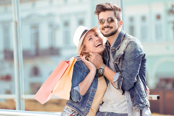 Imagen Que Muestra Una Joven Pareja Compras Ciudad — Foto de Stock