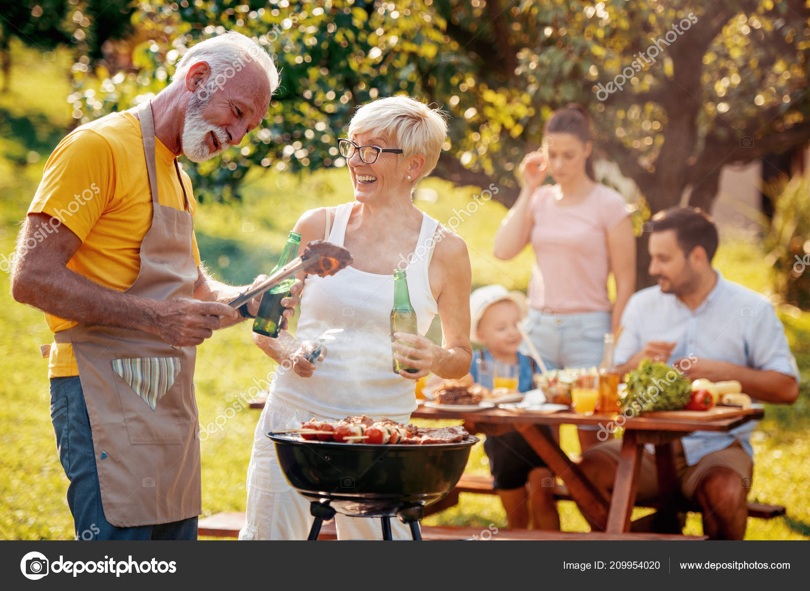 Happy Family Gathered Grill Picnic Leisure Food Family Holidays Stock Photo ©Ivanko1980 209954020