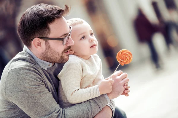 Schöne Familie Die Zeit Zusammen Freien Verbringt Papa Und Sein — Stockfoto