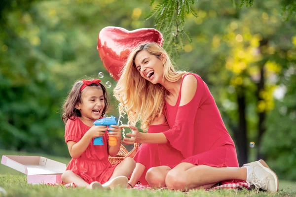Beautiful Mother Her Little Daughter Outdoors Enjoying Together — Stock Photo, Image