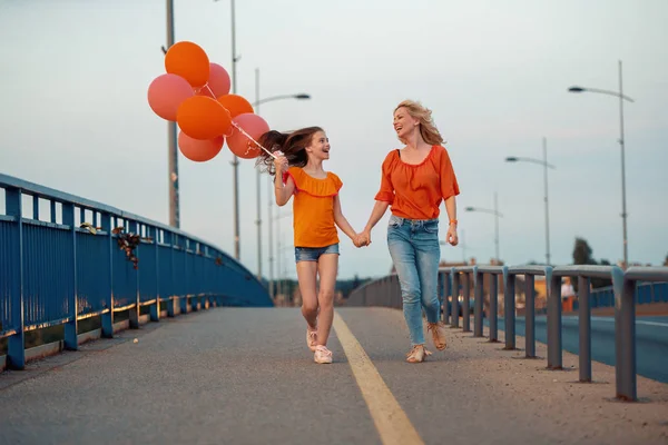 Beautiful Mother Daughter Having Great Time Together City — Stock Photo, Image