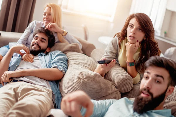 Friends Home Watching Together — Stock Photo, Image