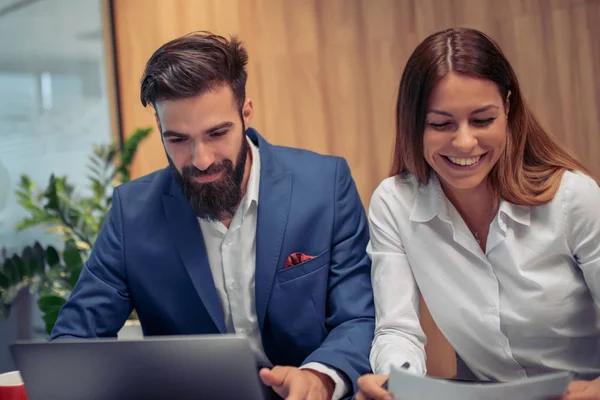 Grupo Empresarial Exitoso Que Trabaja Oficina — Foto de Stock