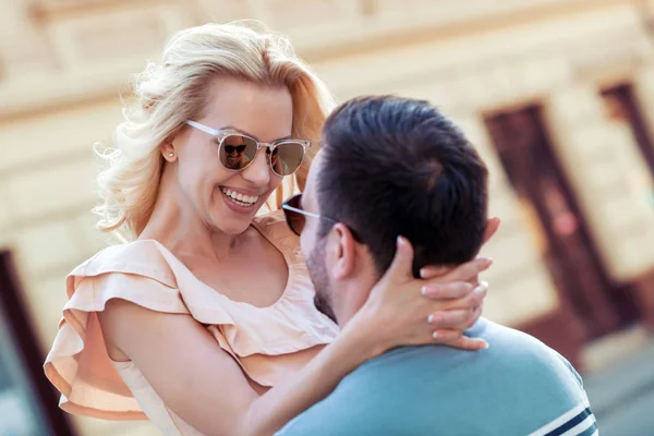 Portrait Beau Jeune Couple Extérieur Couple Amoureux Plein Air — Photo