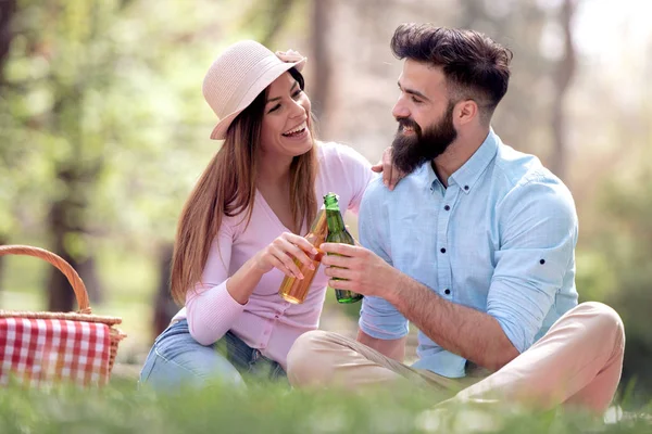 Çift Zevk Piknik Birlikte Aşk Dating Romantizm Yaşam Tarzı Kavramı — Stok fotoğraf