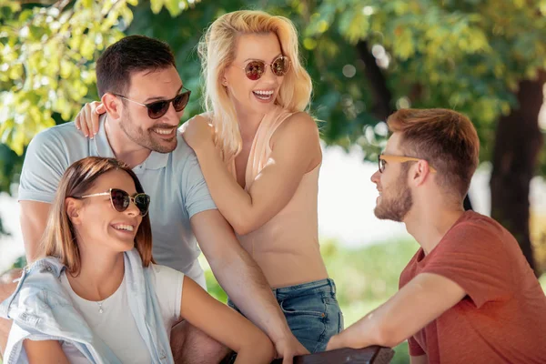 Turismo Viagens Pessoas Férias Estilo Vida Conceito Grupo Amigos Sorridentes — Fotografia de Stock