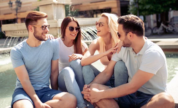Cheerful Group Friends Having Fun Together City — Stock Photo, Image