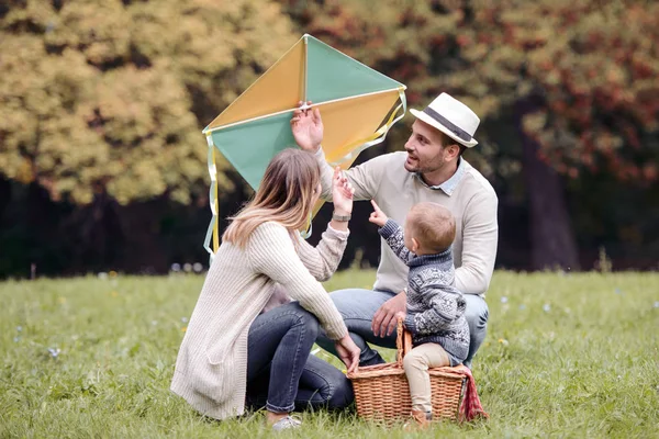 Happy Family Having Fun Kite Picnic Together Park Daylight — Stock Photo, Image