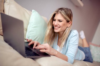 Ev ofis çalışma genç serbest meslek