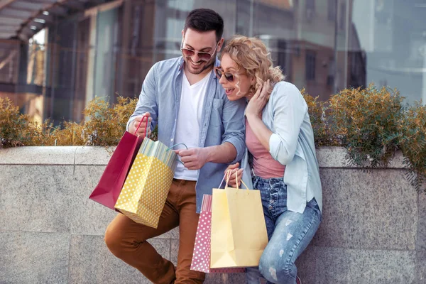 Cheerful Couple Shopping Bags City — Stock Photo, Image