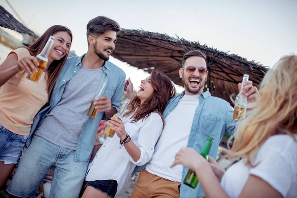 Group Friends Having Great Time Together Beach — Stock Photo, Image