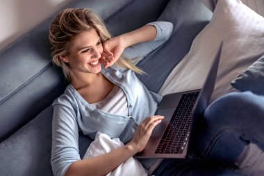 Ev ofis çalışma genç serbest meslek