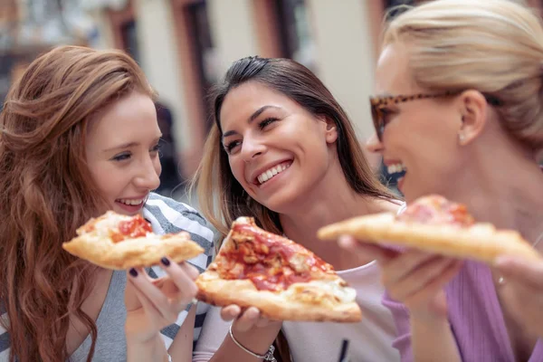 Amigos Desfrutando Café Juntos Comendo Pizza — Fotografia de Stock