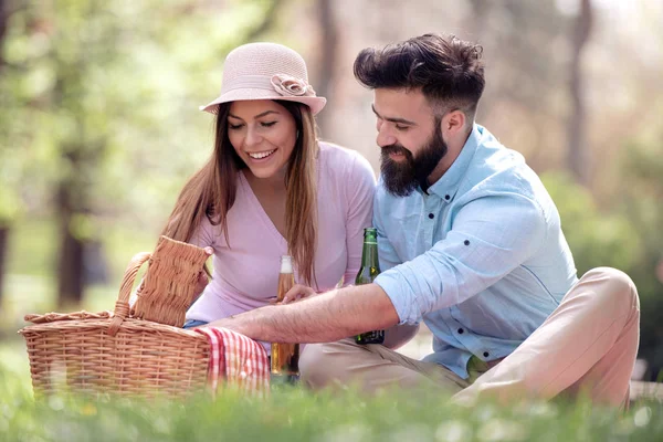 Çift Zevk Piknik Birlikte Sevgi Şefkat Tanışma Romantik Yaşam Kavramı — Stok fotoğraf