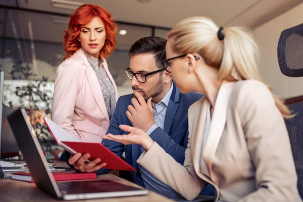 Équipe Affaires Travaillant Ensemble Dans Salle Réunion Bureau — Photo