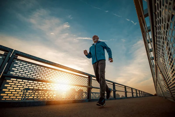 Hombre Mayor Corriendo Ciudad Gente Deporte Fitness Concepto Estilo Vida — Foto de Stock