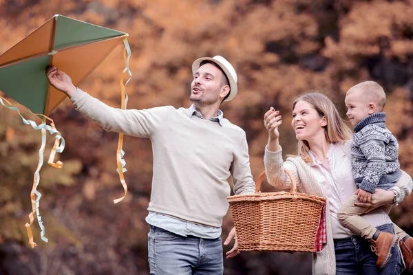 Glückliche Familie Genießt Picknick Der Natur — Stockfoto