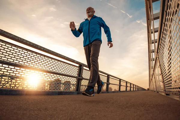 Athletic Starszy Człowiek Działa Mieście Koncepcja Sport Fitness Ludzi Styl — Zdjęcie stockowe