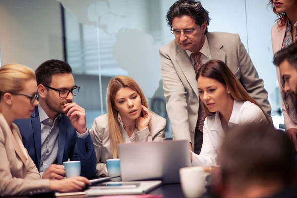 Grupo Empresarial Exitoso Que Trabaja Oficina — Foto de Stock