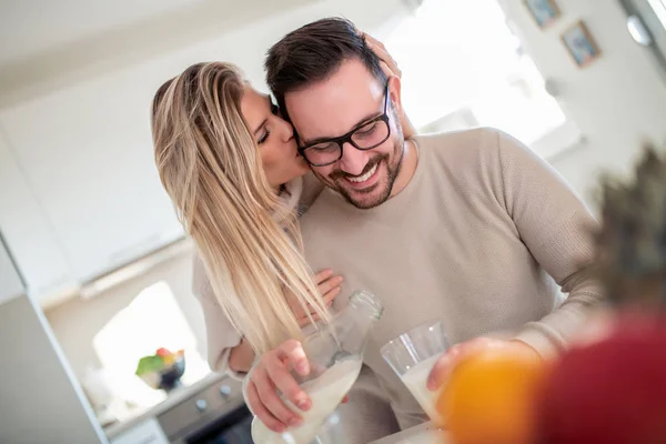 Young Happy Couple Modern Apartment Having Breakfast Together — Stock Photo, Image