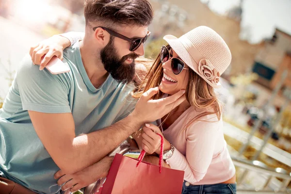 Loving Couple Enjoying City Shopping Relationships Friendship Lifestyle Concept — Stock Photo, Image