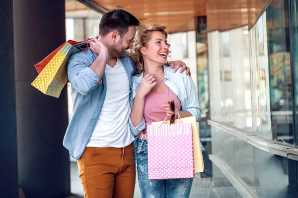 Vente Consumérisme Les Gens Concept Heureux Couple Avec Des Sacs — Photo