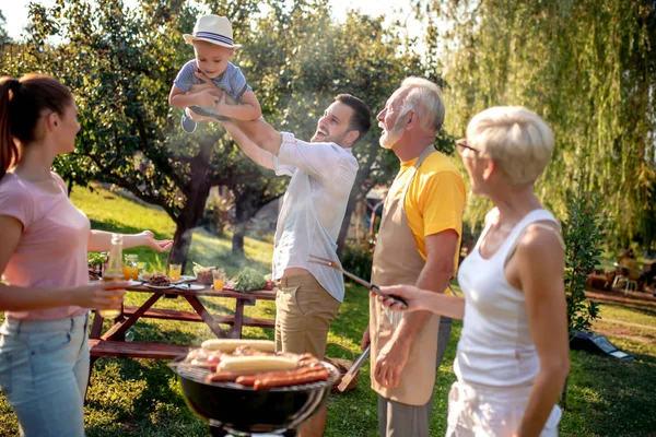 Happy Family Having Barbecue Party Summer Garden Leisure Family Holidays — стоковое фото