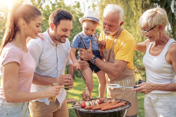 Family Having Barbecue Garden Eating Having Fun Together Leisure Holidays — Stock Photo, Image