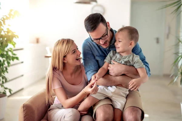 Aile Eğleniyor — Stok fotoğraf