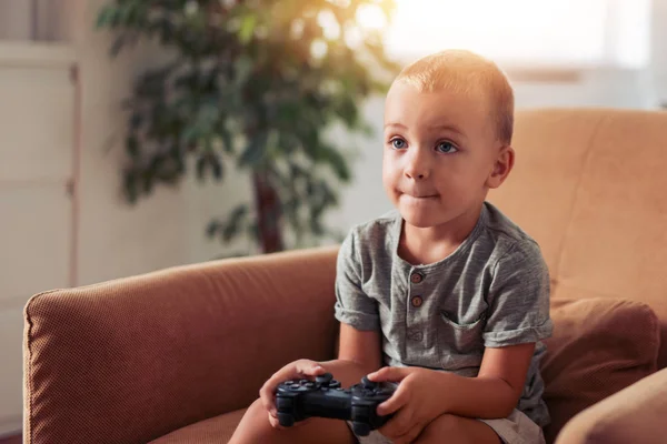 Bambino Che Gioca Videogiochi Casa — Foto Stock