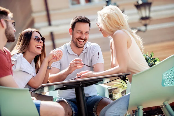 Vänner Som Har Bra Tid Café Personer Vänskap Kul Lycka — Stockfoto