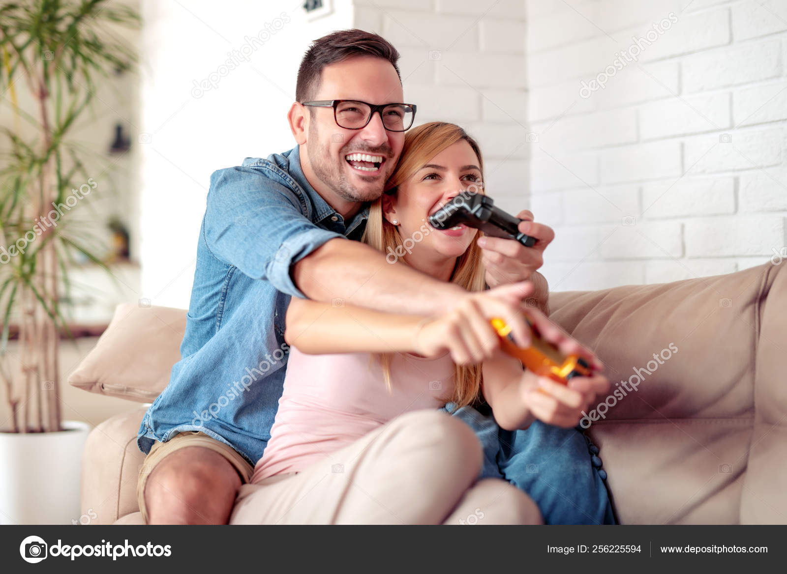 Couple video games unhappy hi-res stock photography and images - Alamy