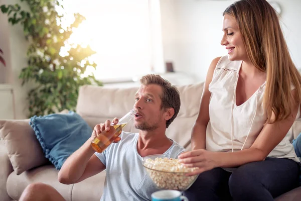 Couple Watching Eating Popcorn Drink Beers Sofa Home — Stock Photo, Image