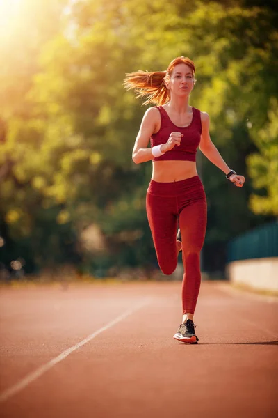 Joven Fitness Mujer Corriendo Aire Libre — Foto de Stock