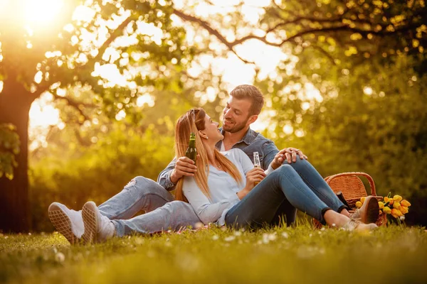 Happy Couple Picnic Smiling Each Other Sunny Day People Love — стоковое фото